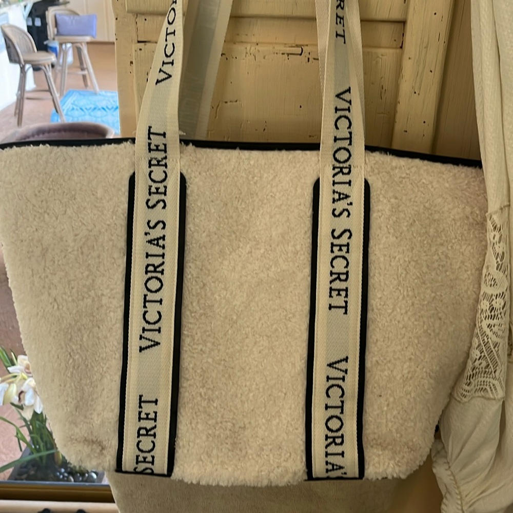 Nwt Victoria’s Secret tote with tag